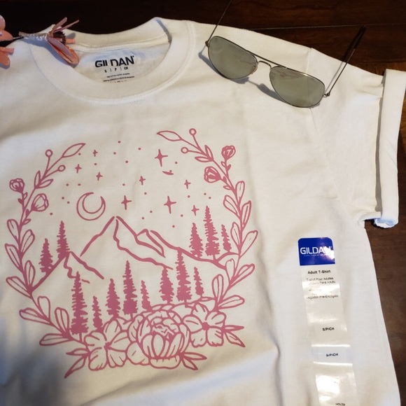 Mountains graphic tee shirt size Small - Picture 2 of 6